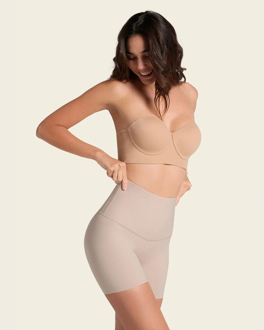Short de compresión de abdomen y cintura que disimula la celulitis