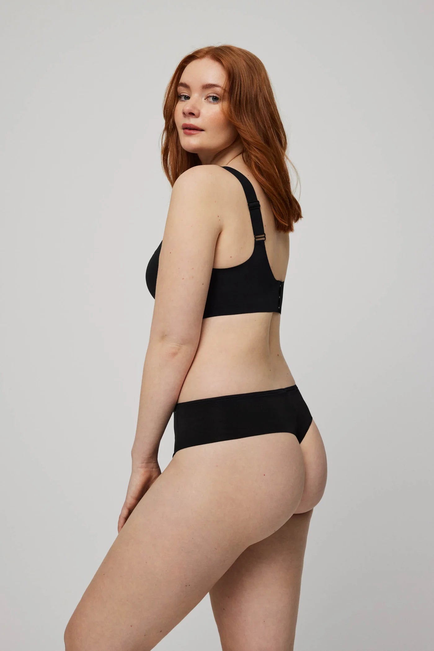 Tanga alto de control con acabados invisibles