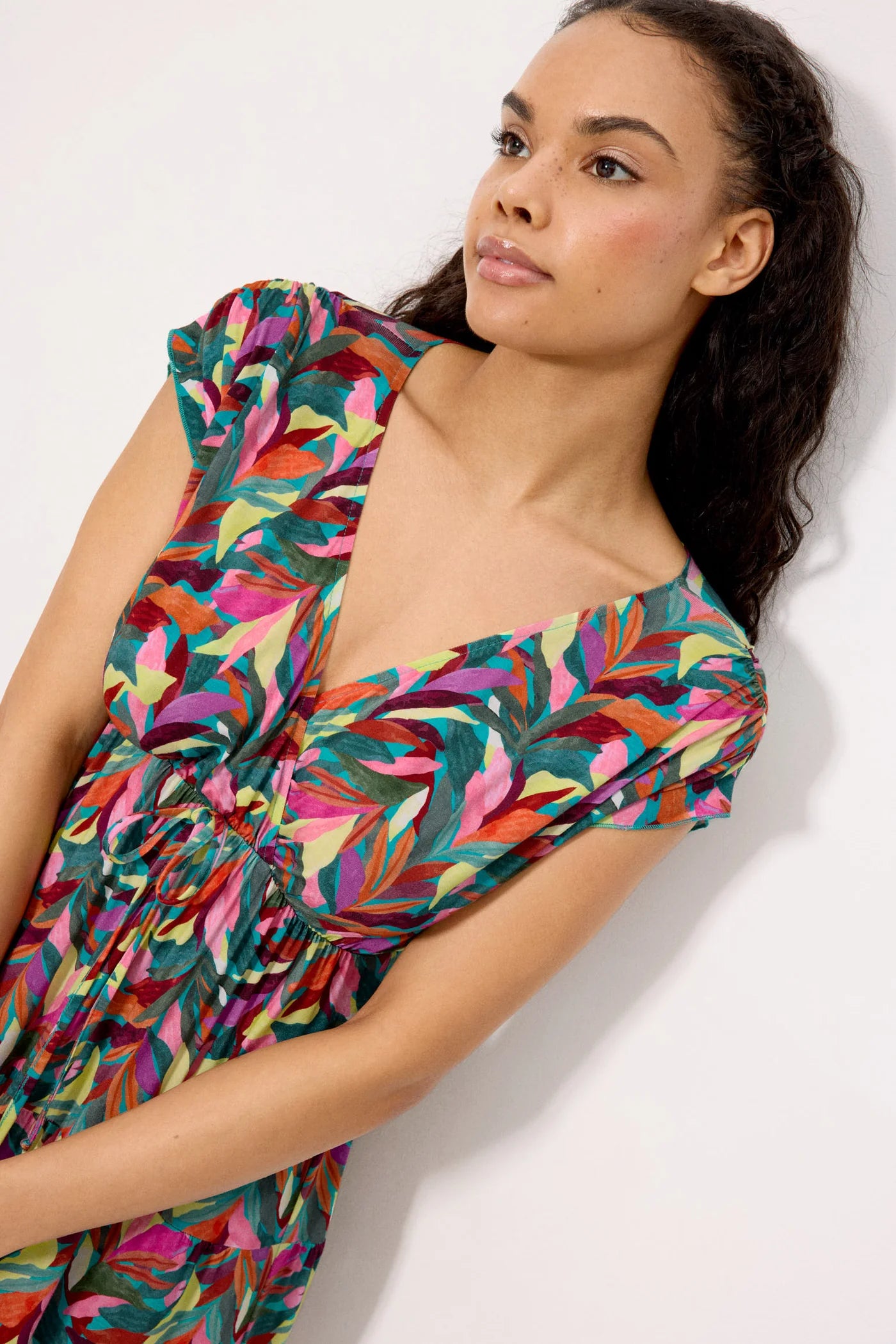 Vestido manga corta trabillas estampado